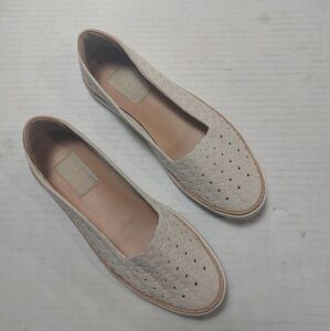 UGG Women's Cream Leathe Slip-on Loafers Size 6.5